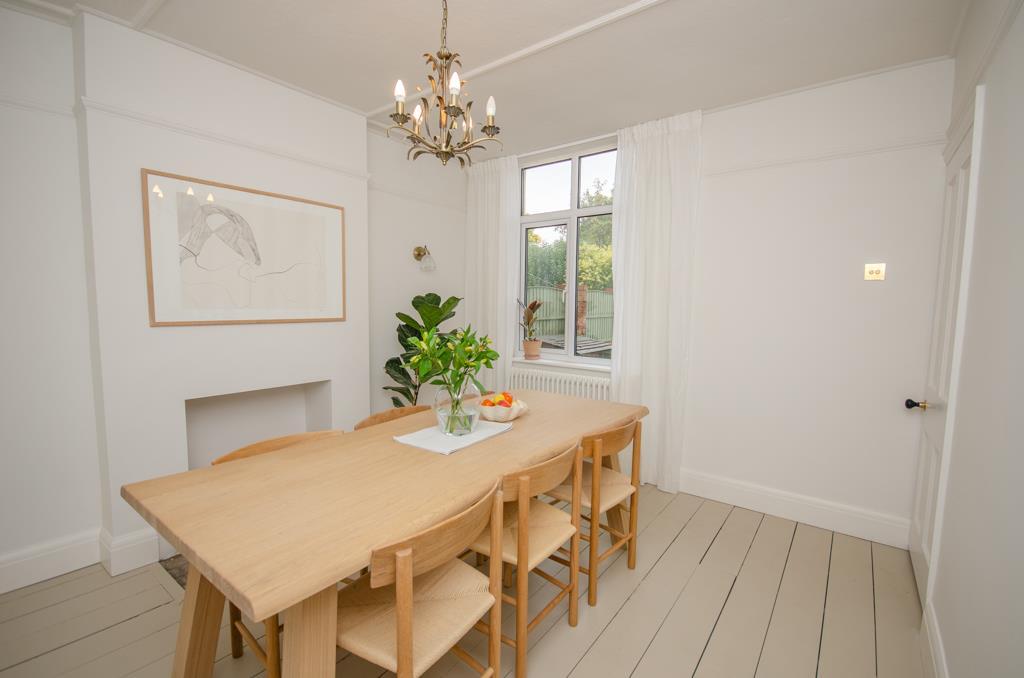 Dining room pic 2.jpg