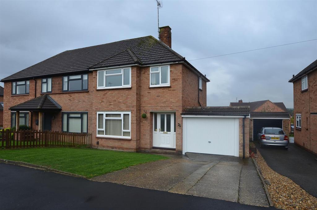 Uplands Avenue, Hitchin 3 bed semidetached house £1,650 pcm (£381 pw)