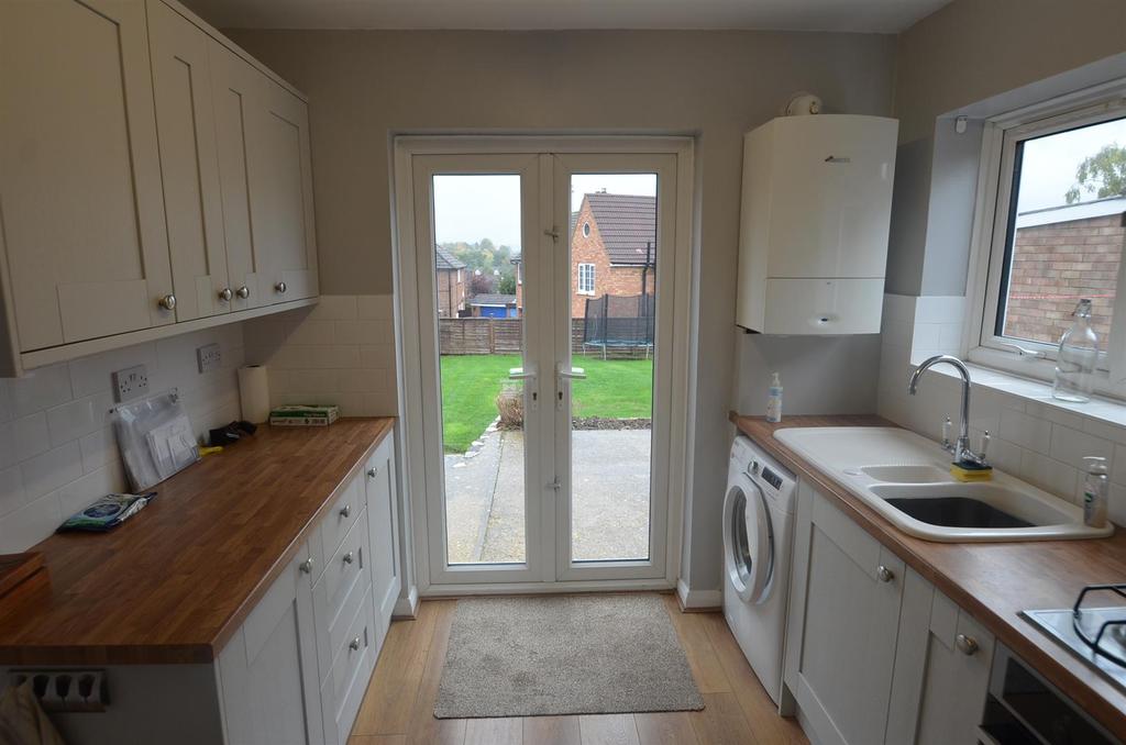 Uplands Avenue, Hitchin 3 bed semidetached house £1,650 pcm (£381 pw)