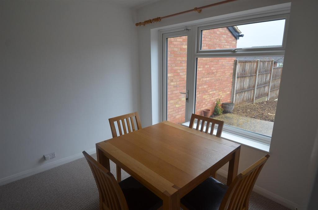 Uplands Avenue, Hitchin 3 bed semidetached house £1,650 pcm (£381 pw)