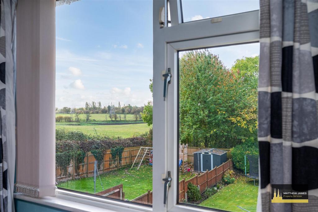 Lentons Lane, Aldermans Green, CV2 No Chain 3 bed semidetached house