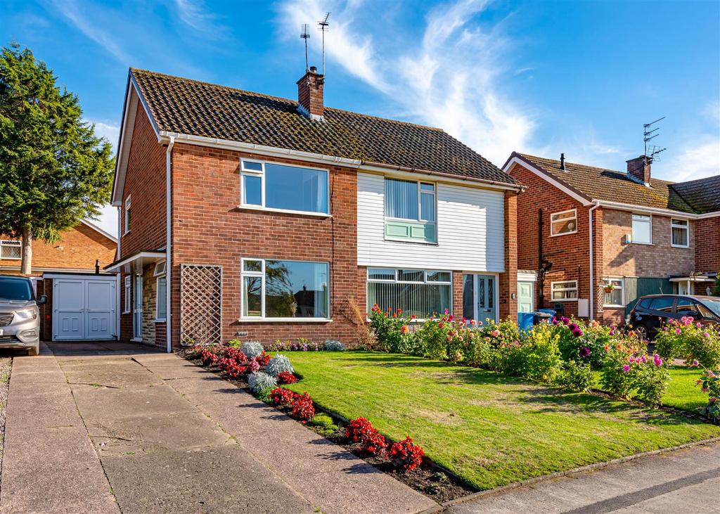 Van Diemans Road, Wombourne... 2 bed semidetached house £250,000