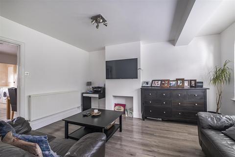 87 Horton Hill, Epsom, KT19 8SY