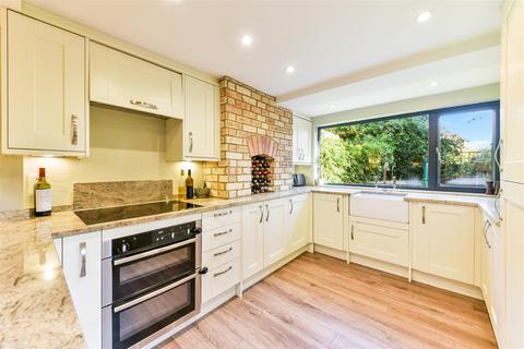 2, Ingram Cottages Albert Road, Epsom, KT17 4EF