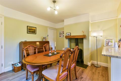 2, Ingram Cottages Albert Road, Epsom, KT17 4EF