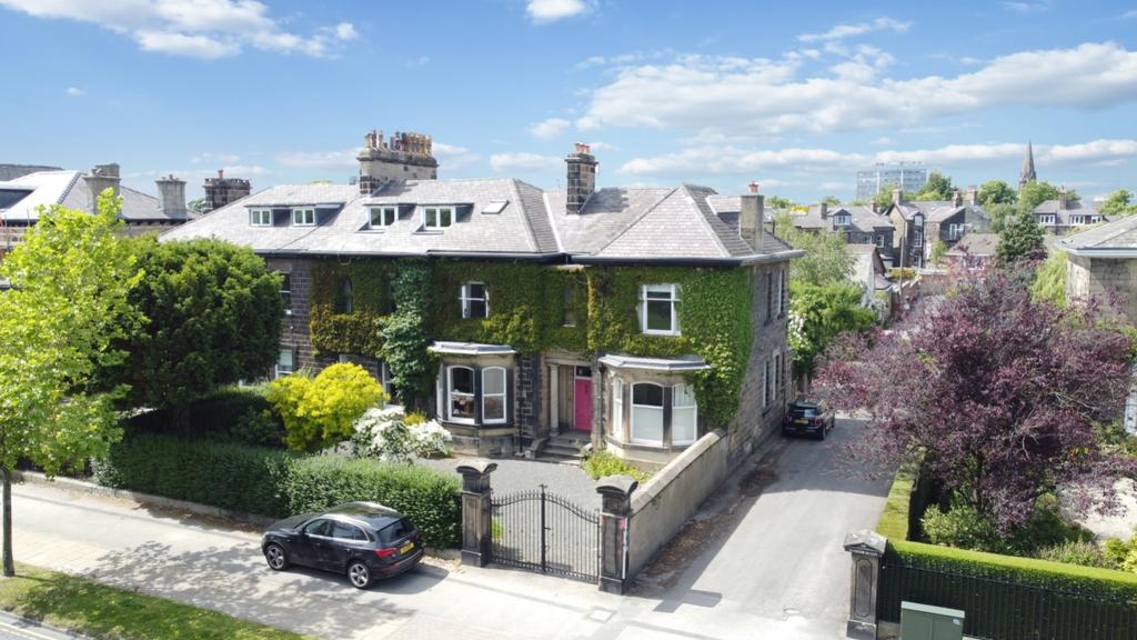 York Place, Harrogate, North Yorkshire, HG1 5RH 4 bed apartment £