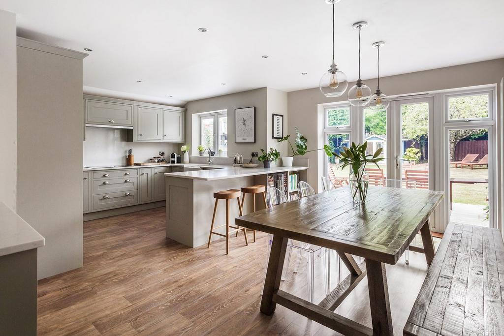 Four Elms Road, Edenbridge, TN8 4 bed detached house for sale £795,000
