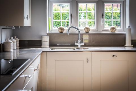 15 Eden Hall, Edenbridge, TN8 5QQ