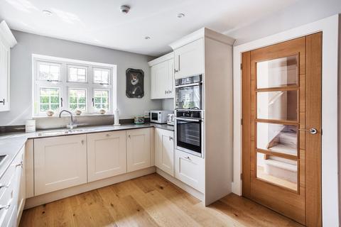 15 Eden Hall, Edenbridge, TN8 5QQ