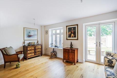 15 Eden Hall, Edenbridge, TN8 5QQ