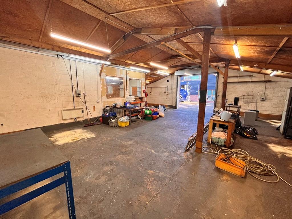1 Calcot warehouse view to front and side.JPG