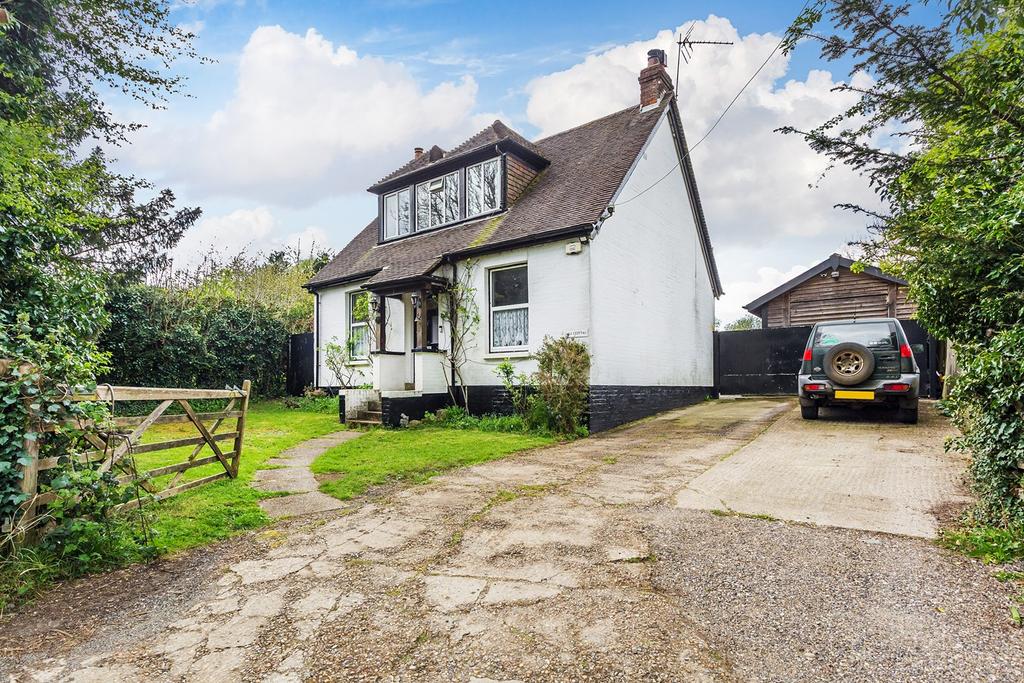 Barnfield Road, Tatsfield, Westerham, TN16 3 bed detached house for