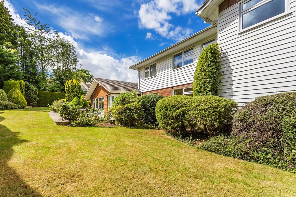 Quarry Road, Oxted, RH8 5 bed detached house £1,850,000