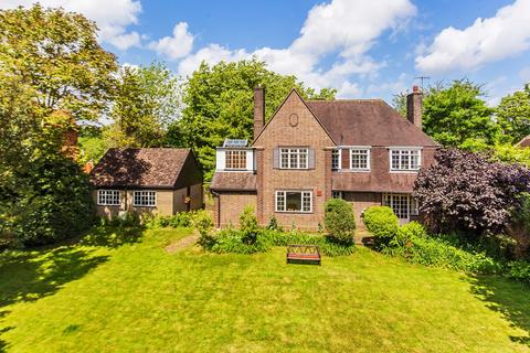 13 Peter Avenue, Oxted, RH8 9LG