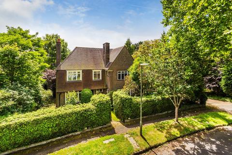 13 Peter Avenue, Oxted, RH8 9LG