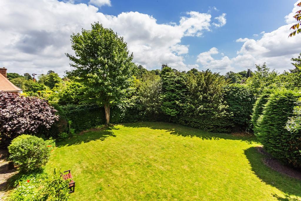 Peter Avenue, Oxted, RH8 5 bed detached house £1,500,000
