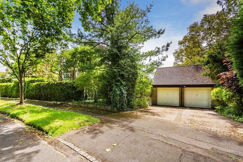 13 Peter Avenue, Oxted, RH8 9LG