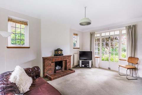 13 Peter Avenue, Oxted, RH8 9LG