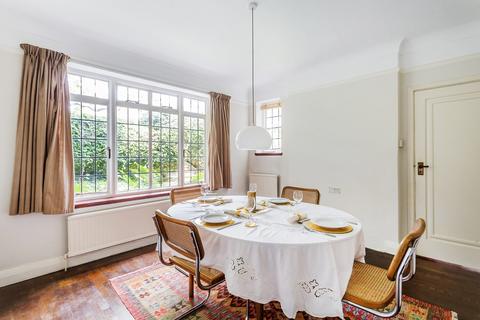 13 Peter Avenue, Oxted, RH8 9LG