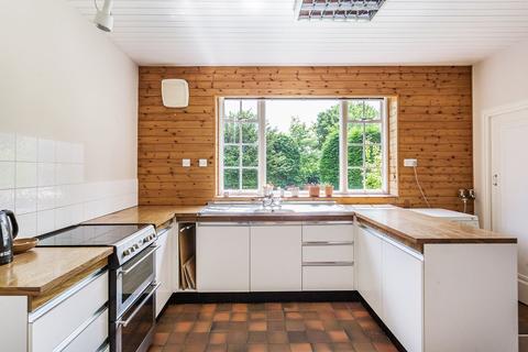 13 Peter Avenue, Oxted, RH8 9LG