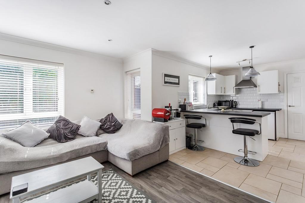 Park Lane, Kemsing, Sevenoaks, TN15 2 bed apartment £275,000