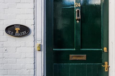 24 High Street, Oxted, RH8 9LP