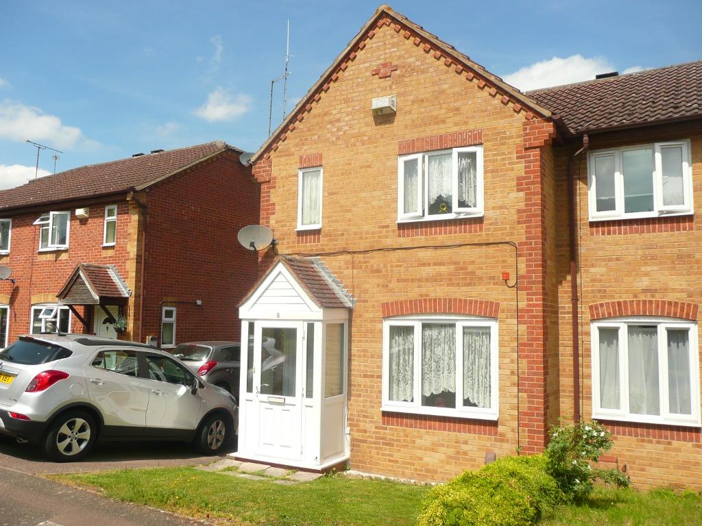 Elizabeth Close, Wellingborough, NN8 3 bed semidetached house £189,000