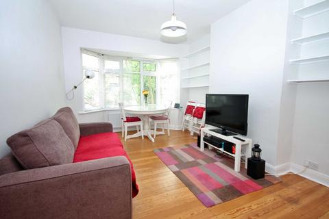 2 bedroom maisonette for sale, Lawn Close, New Malden