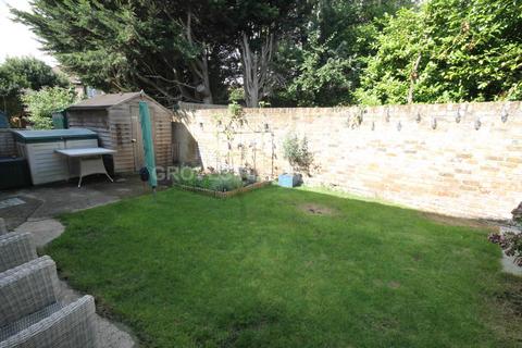 15 Lawn Close, New Malden, KT3 3DL