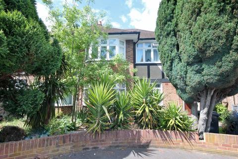 15 Lawn Close, New Malden, KT3 3DL