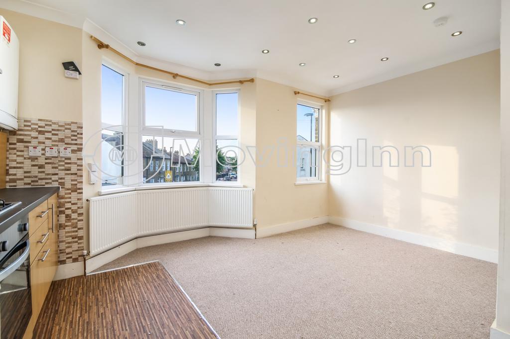 Heath Road, Thornton Heath, Surrey, CR7 3 bed flat £1,450 pcm (£335 pw)