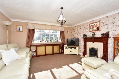 2 bedroom detached bungalow for sale - Cliff Gardens, Minster On Sea, Sheerness, Kent