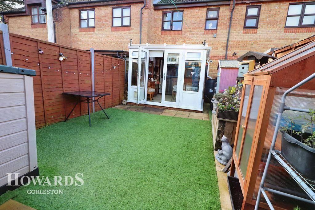 Castle Green, Gorleston 2 bed terraced house £170,000