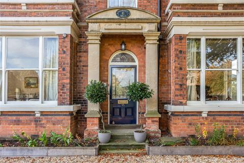 5 bedroom detached house for sale - Babworth Villa, 15 Babworth Road, Retford, Nottinghamshire, DN22