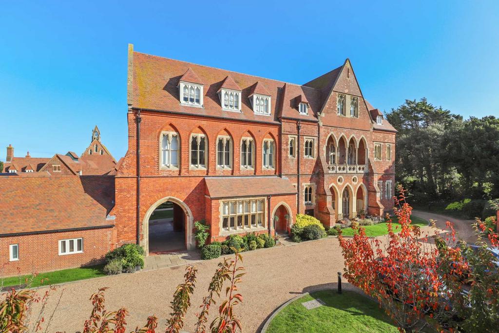 Darley Road, Eastbourne 2 bed duplex £300,000