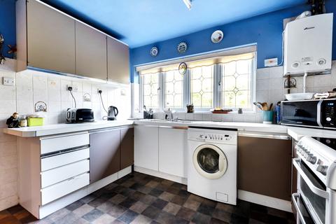 undefined, The Crescent, Farnborough, Hampshire, GU14
