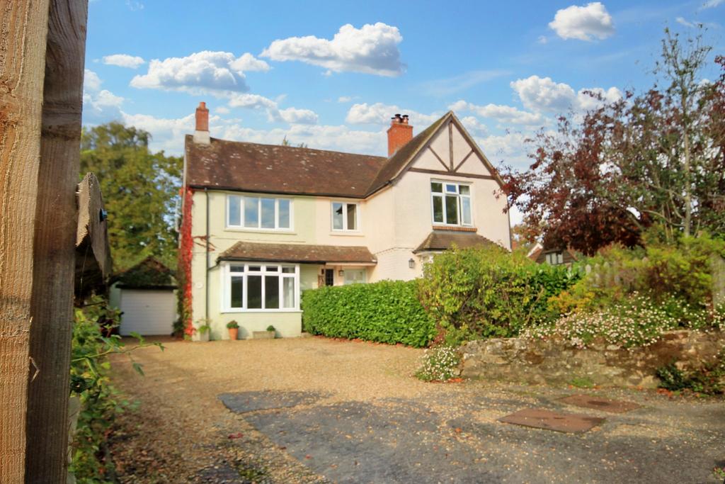 Carron Lane, Midhurst 2 bed semidetached house £1,350 pcm (£312 pw)