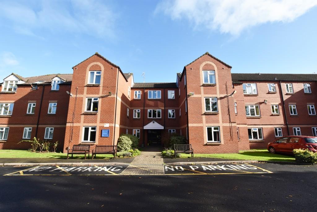 Oak Tree Court, Pembroke Way, Hall Green 2 bed apartment £90,000