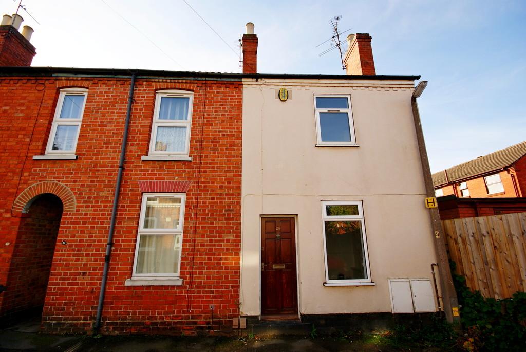 Stanley Street, Lincoln 2 bed end of terrace house £725 pcm (£167 pw)