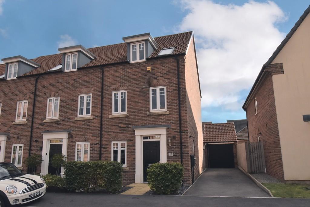 Blackthorn Road, Northallerton 3 bed end of terrace house for sale £275,000