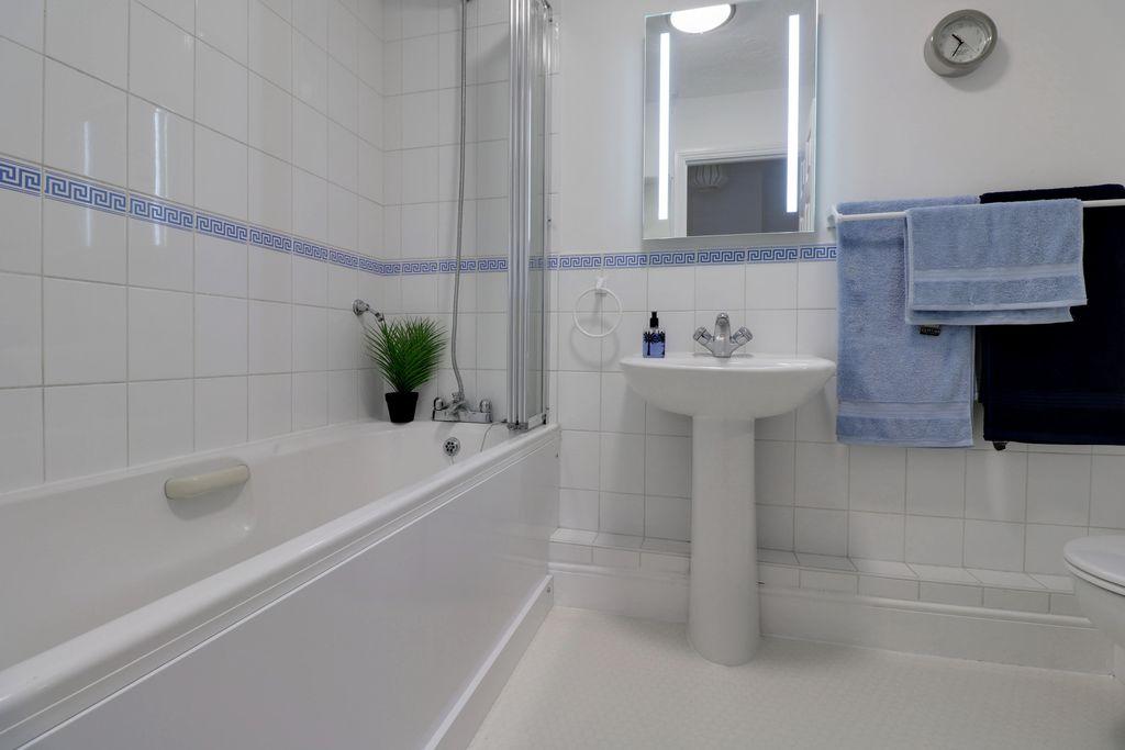 Bathroom (Family Bathroom)