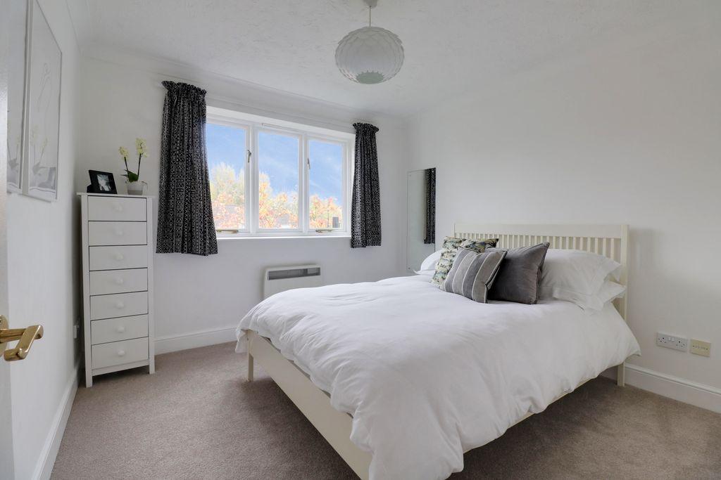 Bedroom 1 (Double)