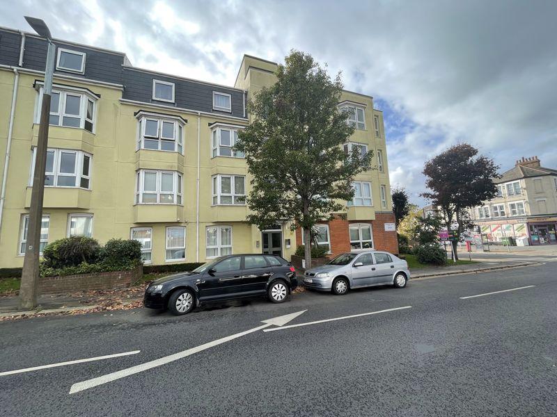 Station Road, WestcliffOnSea 1 bed apartment to rent £800 pcm (£185 pw)