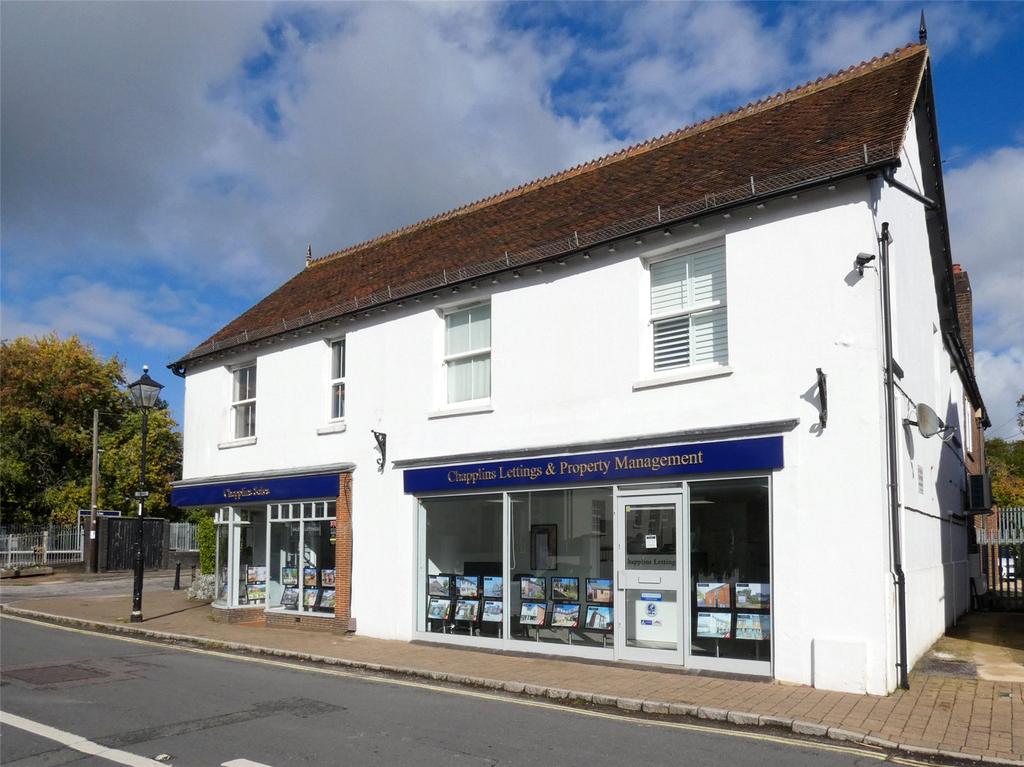 Station Road, Liss, Hampshire, GU33 2 bed apartment £1,100 pcm (£254 pw)