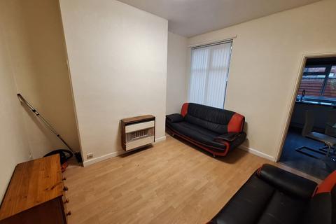 3 bedroom terraced house to rent, Haydn Avenue, Rusholme, Manchester, M14