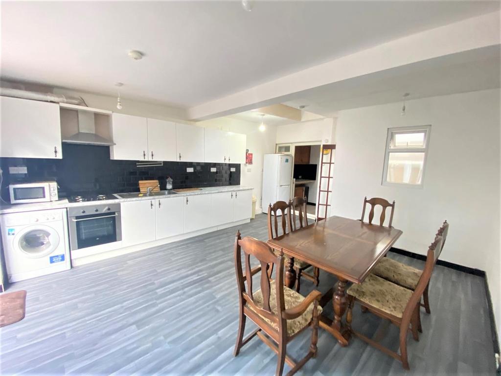Kitchen1.JPG