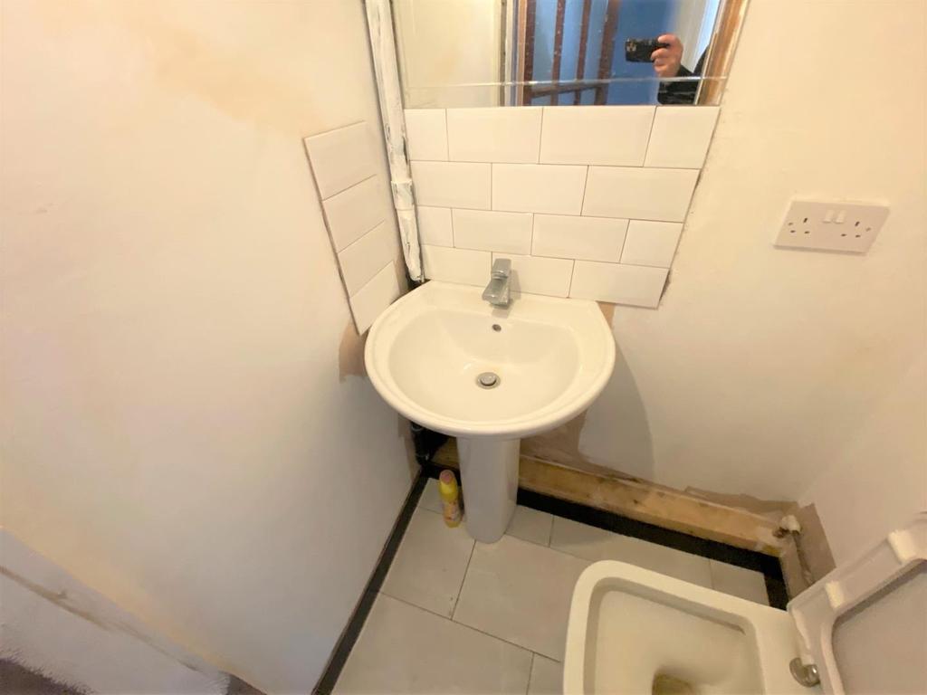 Toilet.JPG