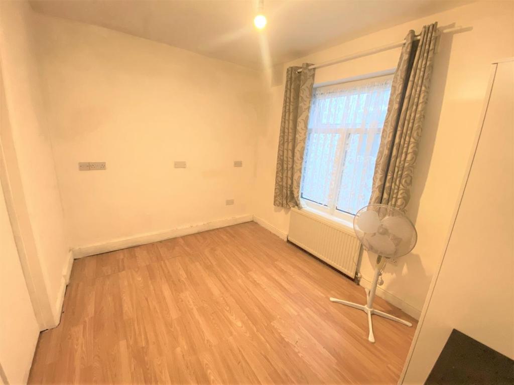 Room 2.JPG