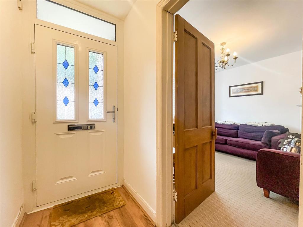 Beauchamp Road, Warwick 3 bed terraced house £300,000