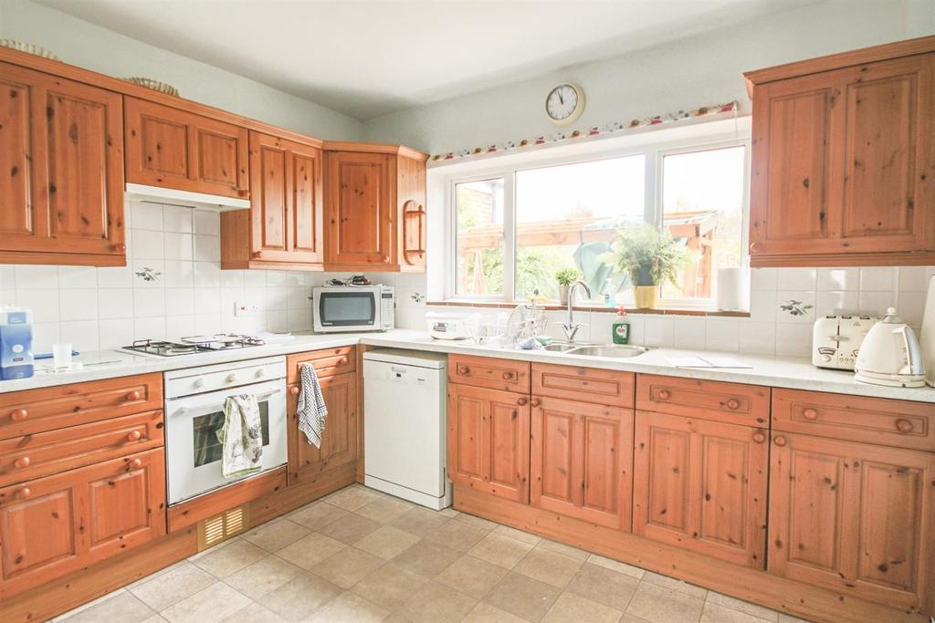 Green Ridge, Westdene, Brighton 3 bed detached bungalow £2,250 pcm (£
